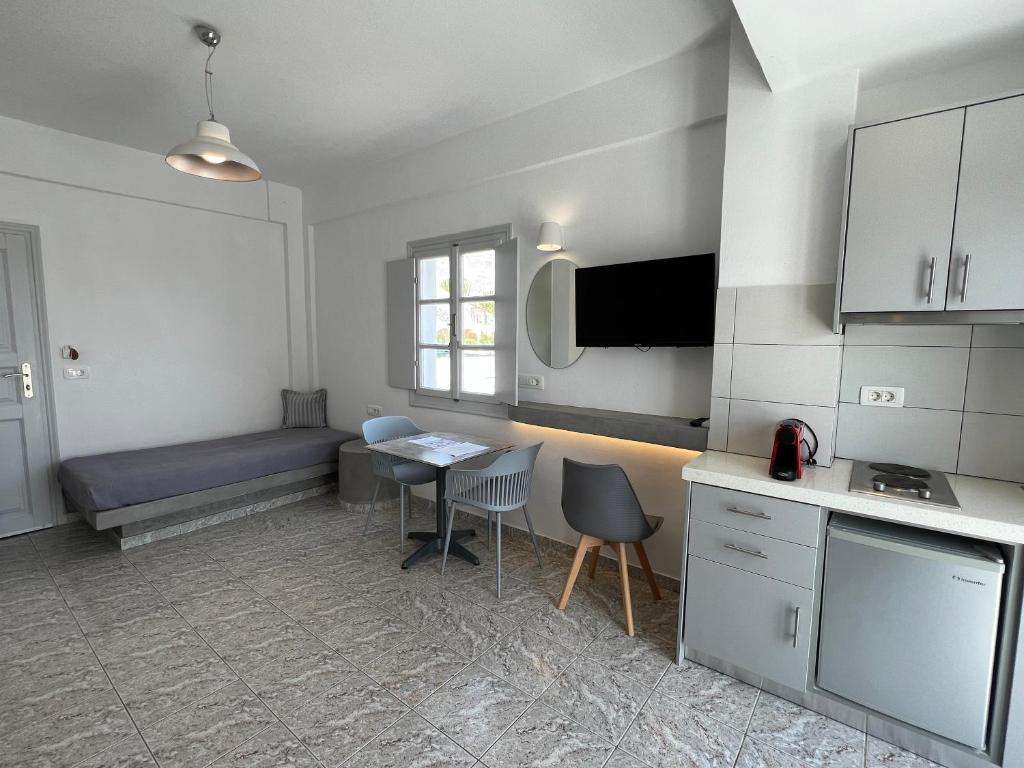 Kuchyň nebo kuchyňský kout v ubytování White Lily Suites & Lofts - Adults Only 16 Plus