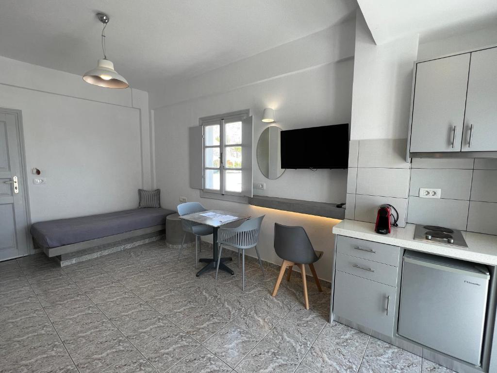Kuchyň nebo kuchyňský kout v ubytování White Lily Suites & Lofts - Adults Only 16 Plus