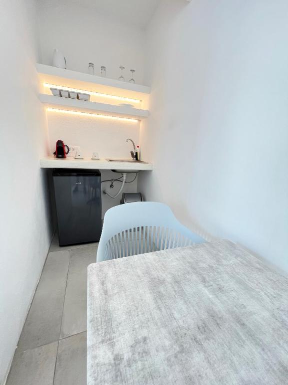 Postel nebo postele na pokoji v ubytování White Lily Suites & Lofts - Adults Only 16 Plus