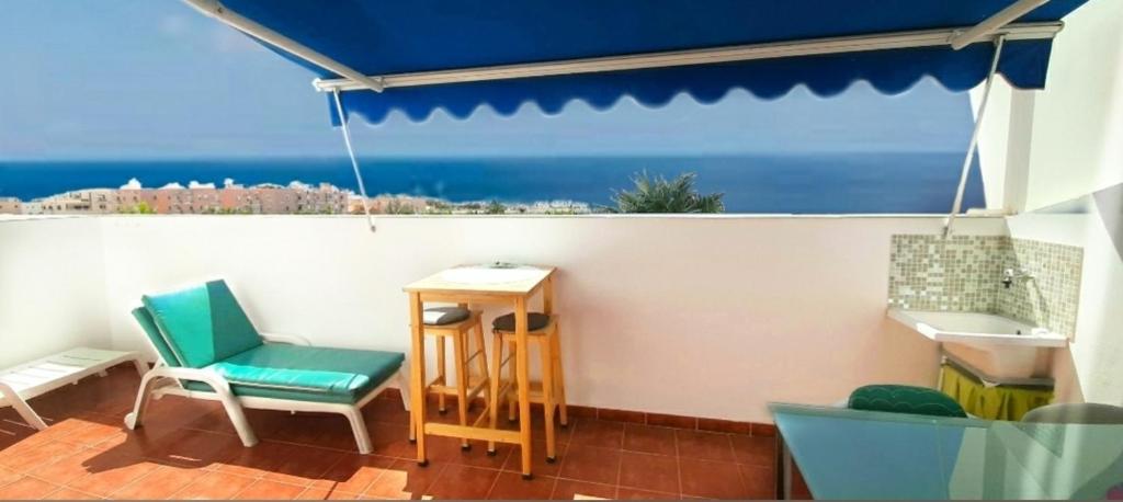5 minutes close by Playa del Inglés-1&2BR aptm with view & private terrace for 2 persons - Housity