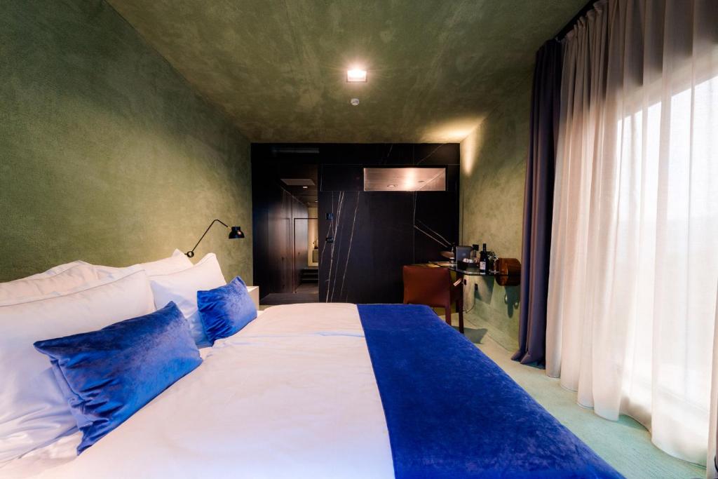 ROXANICH Winery and Design Hotel - Deluxe Double Room - Motovun