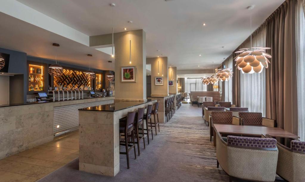 Lounge nebo bar v ubytování Radisson Blu Hotel, Letterkenny