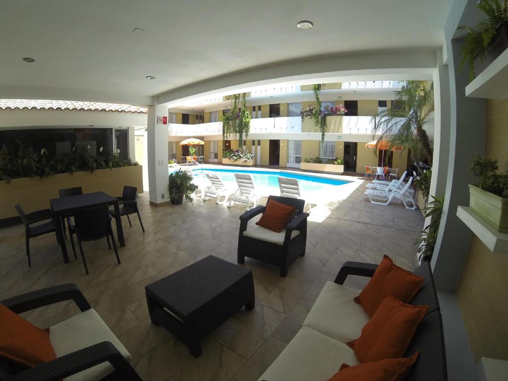 Piscina en o cerca de Hotel Azteca Inn