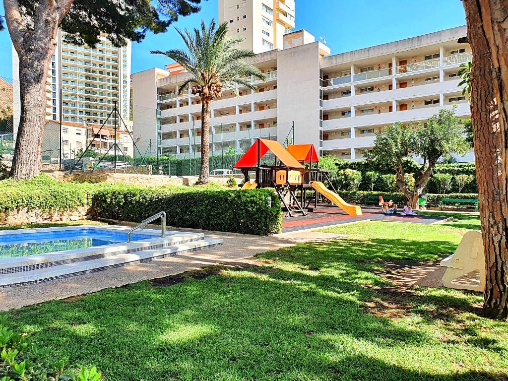Bazén v ubytování Apartamento un dormitorio en Benidorm nebo v jeho okolí