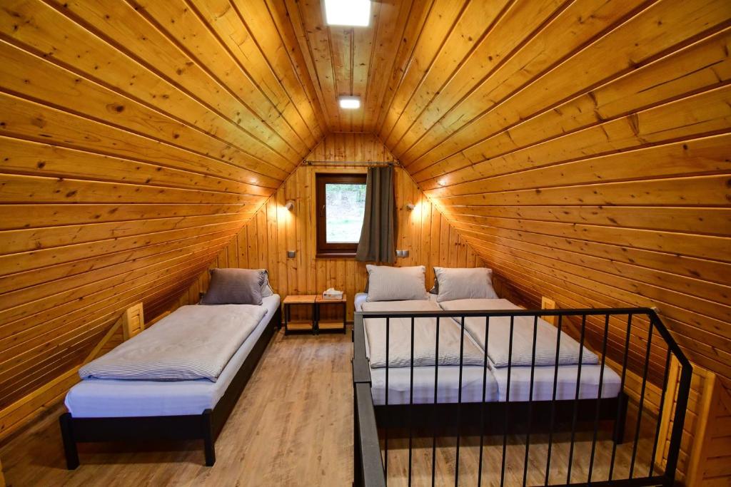 Postel nebo postele na pokoji v ubytování Letovisko Chobot - village resort
