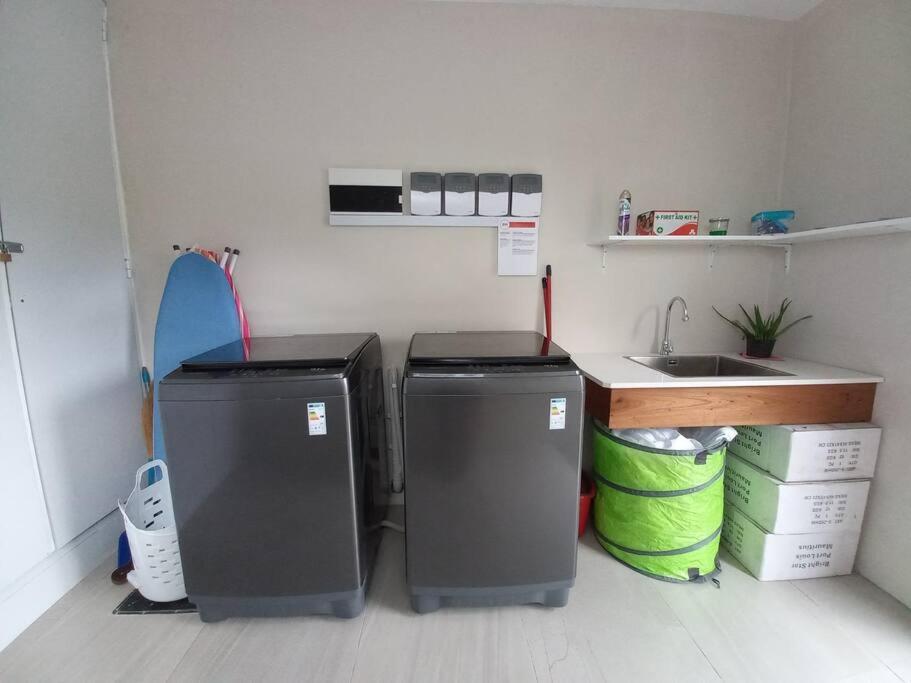 Kuchyň nebo kuchyňský kout v ubytování Bois Mapou Self Catering Apartments Unit 202