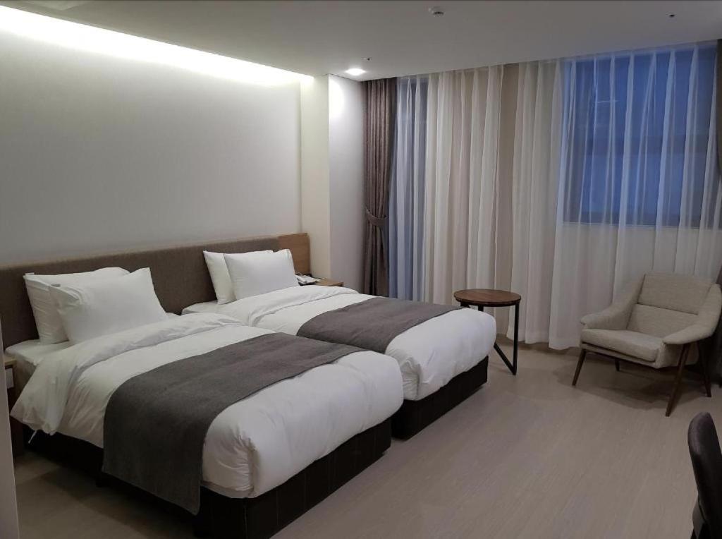 Postel nebo postele na pokoji v ubytování Hotel Ciel Dongtan