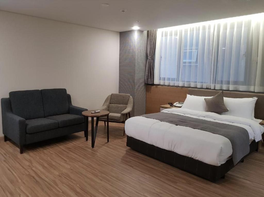 Postel nebo postele na pokoji v ubytování Hotel Ciel Dongtan