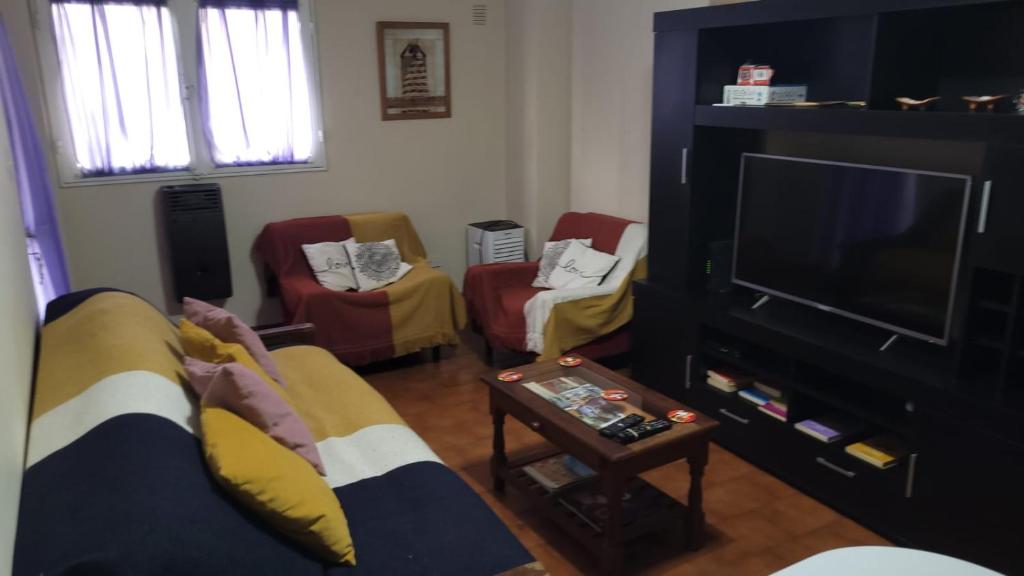 TV i/ili multimedijalni sistem u objektu Nice Full Apartment Downtown Salta