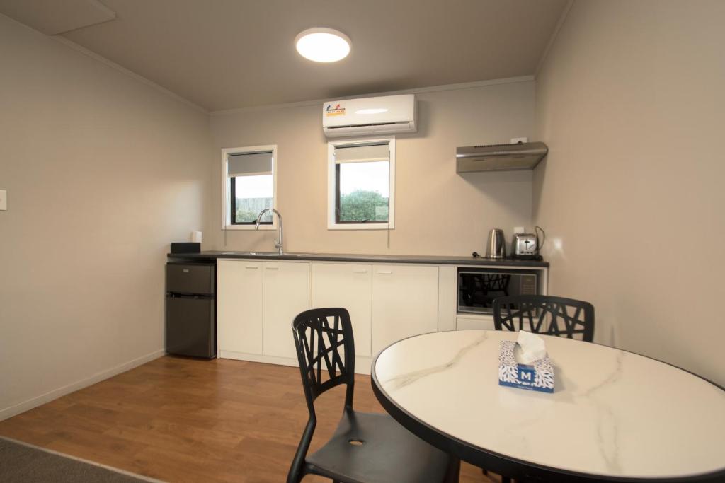 Kuchyň nebo kuchyňský kout v ubytování Middlemore Motel