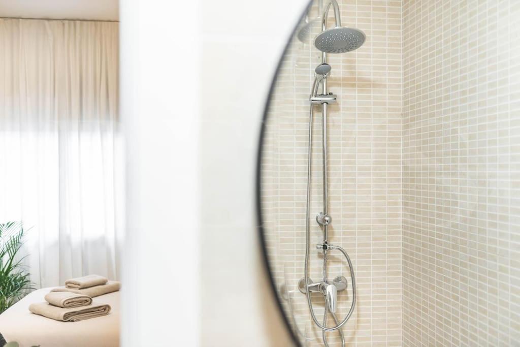 Kúpeľňa v ubytovaní Chic intimate studio in the heart of Malaga by REMS