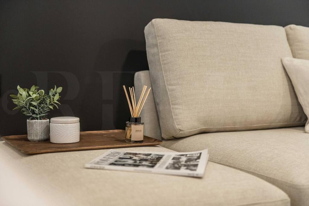 Posedenie v ubytovaní Chic intimate studio in the heart of Malaga by REMS