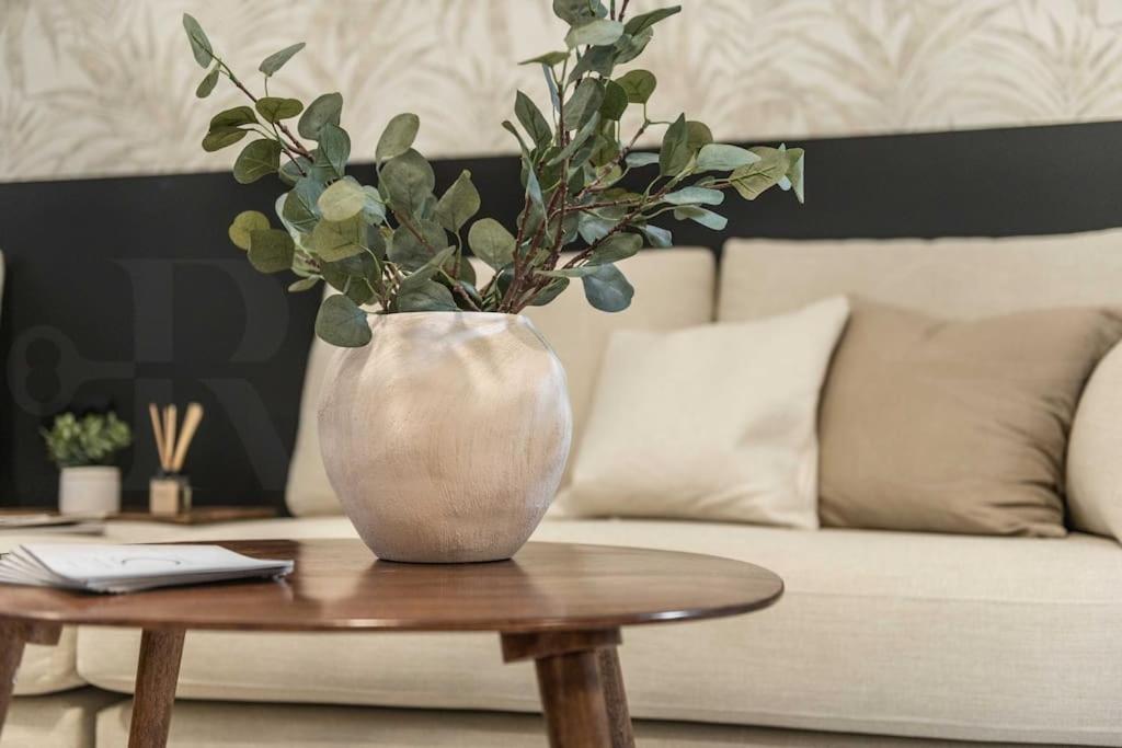 Posedenie v ubytovaní Chic intimate studio in the heart of Malaga by REMS