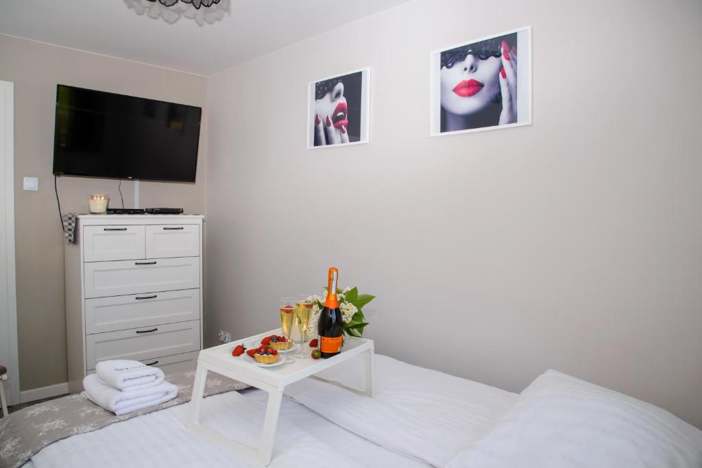 Posteľ alebo postele v izbe v ubytovaní Maya's Flats & Resorts - Gdańsk Szopy
