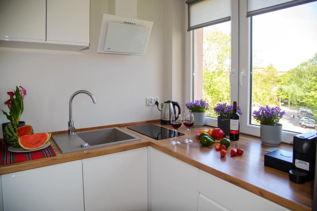 Kuchyňa alebo kuchynka v ubytovaní Maya's Flats & Resorts - Gdańsk Szopy