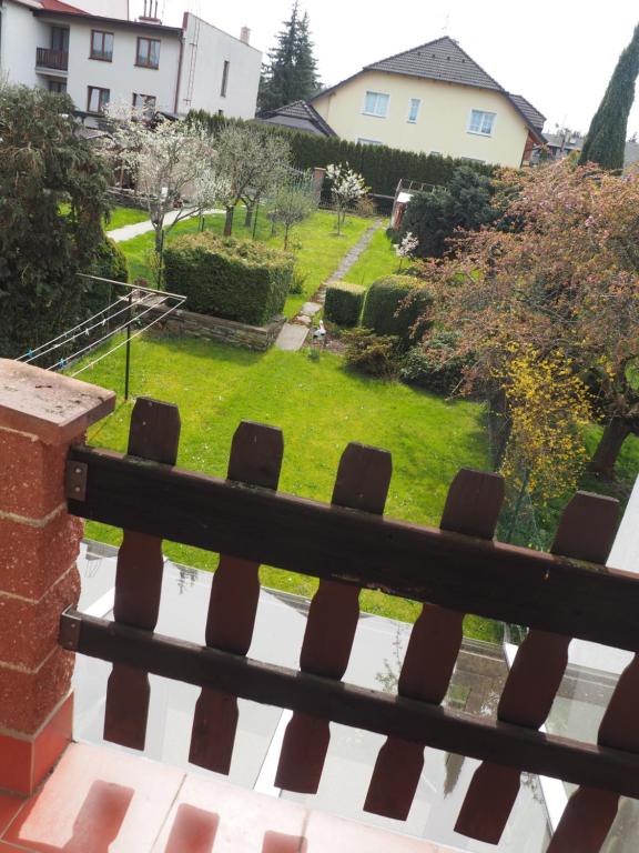 Κήπος έξω από το Penzion Frederika