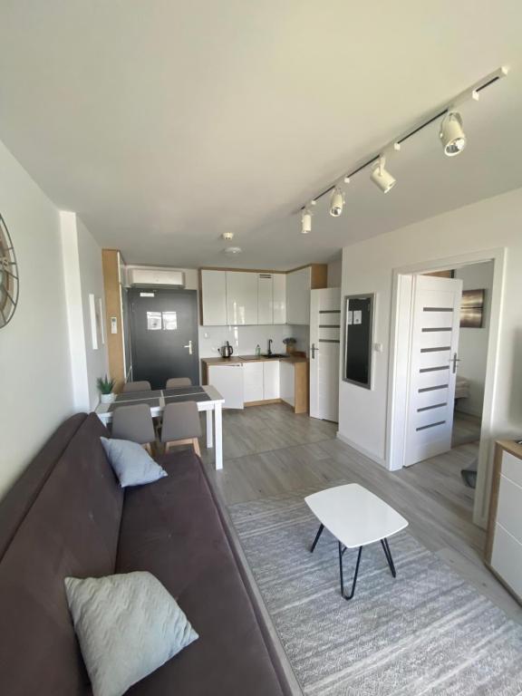Kuchyňa alebo kuchynka v ubytovaní Apartment & Room MARINA BORKI - Apartamenty RÓŻA WIATRÓW