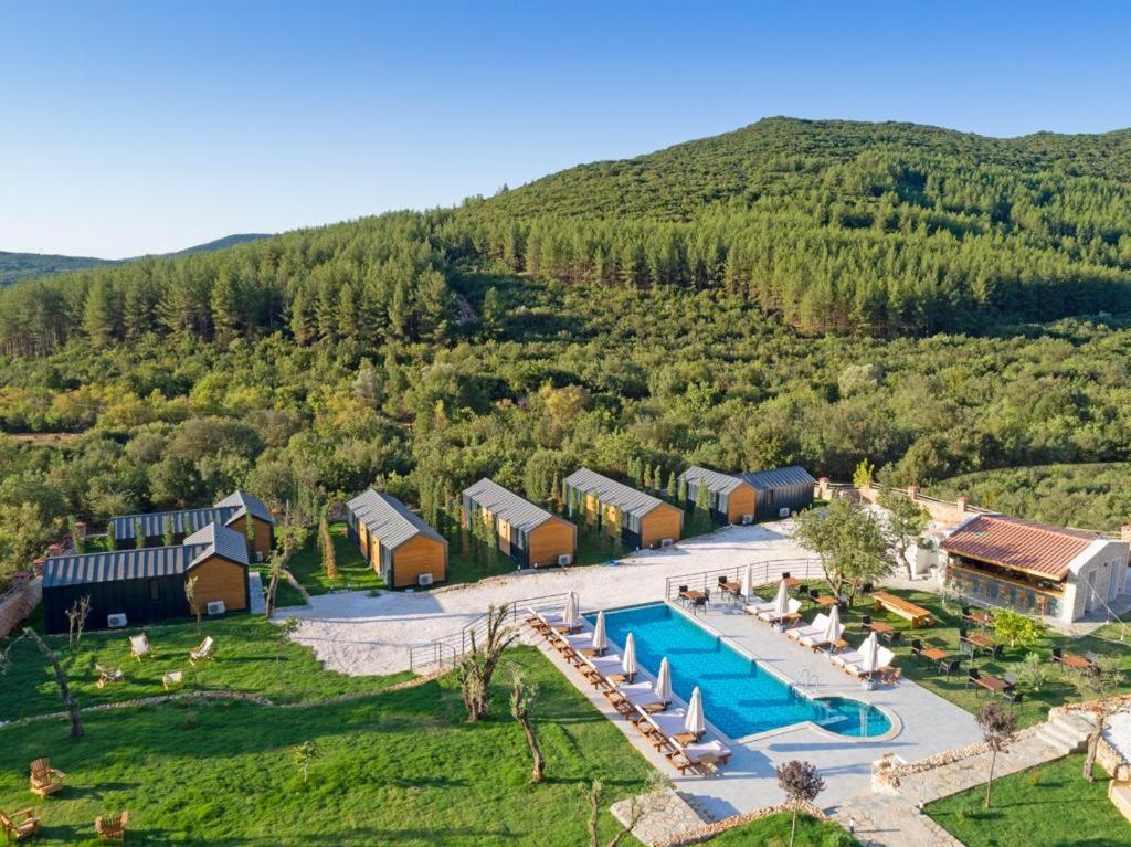 Nespecifikovaný výhled na hory nebo výhled na hory při pohledu z hotelu