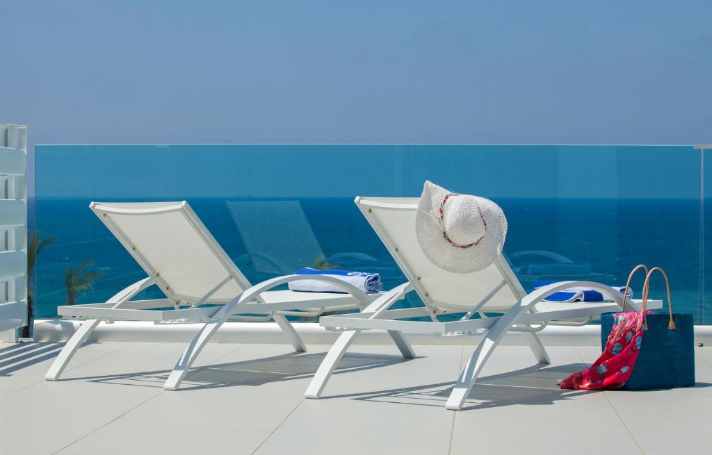 King Evelthon Beach Hotel & Resort - 