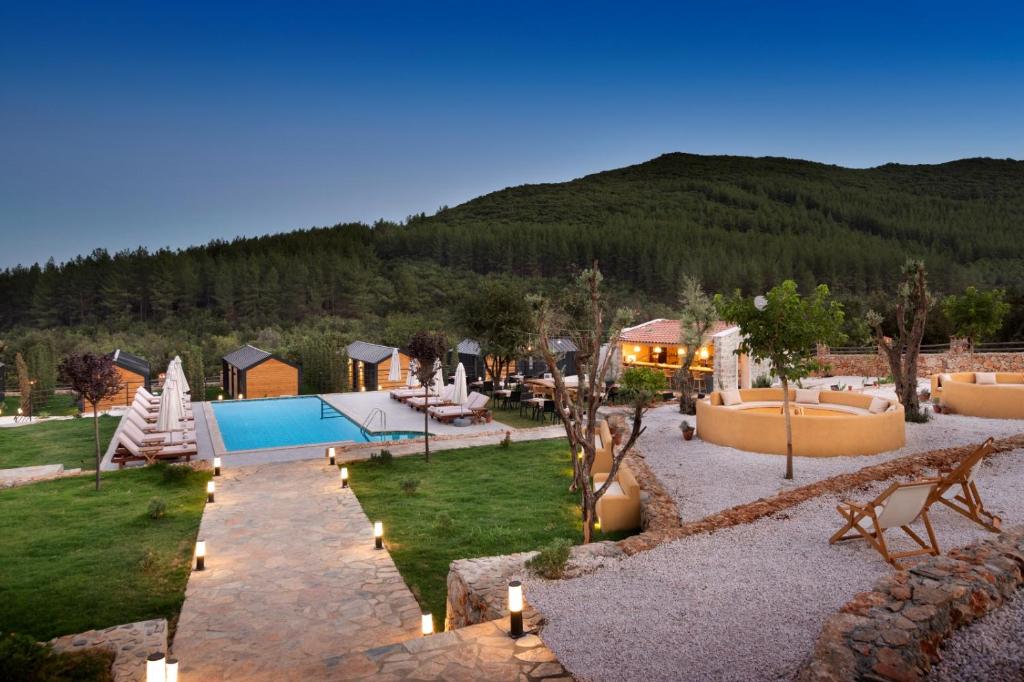 Nespecifikovaný výhled na hory nebo výhled na hory při pohledu z hotelu