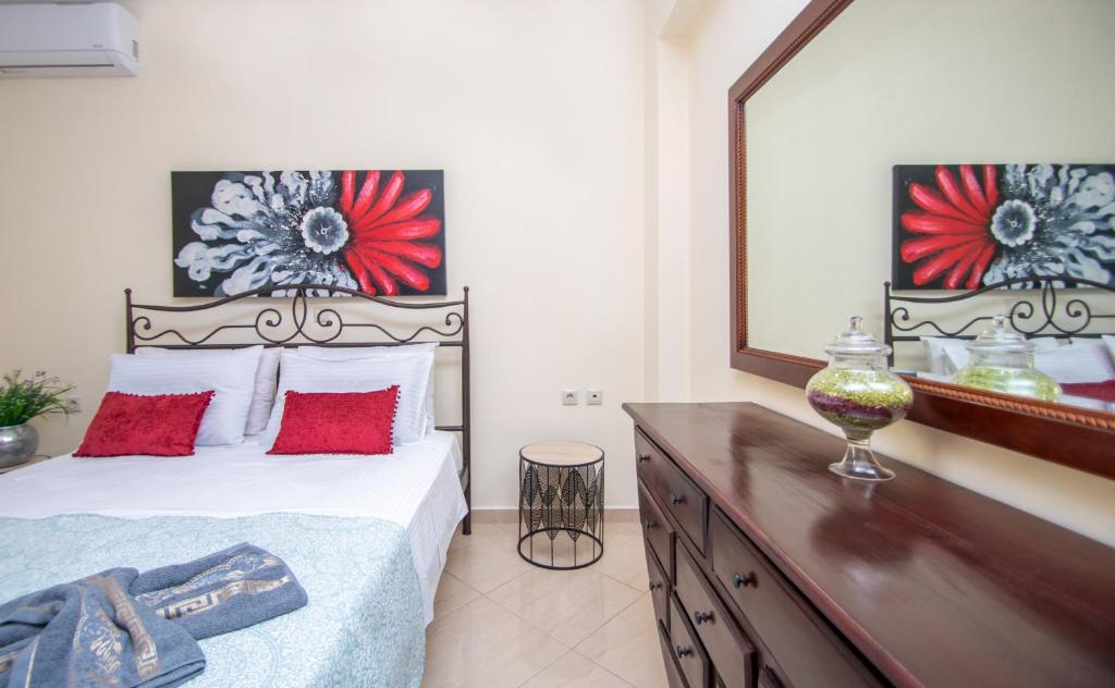 Postel nebo postele na pokoji v ubytování Green Lagoon Villa by "elite"