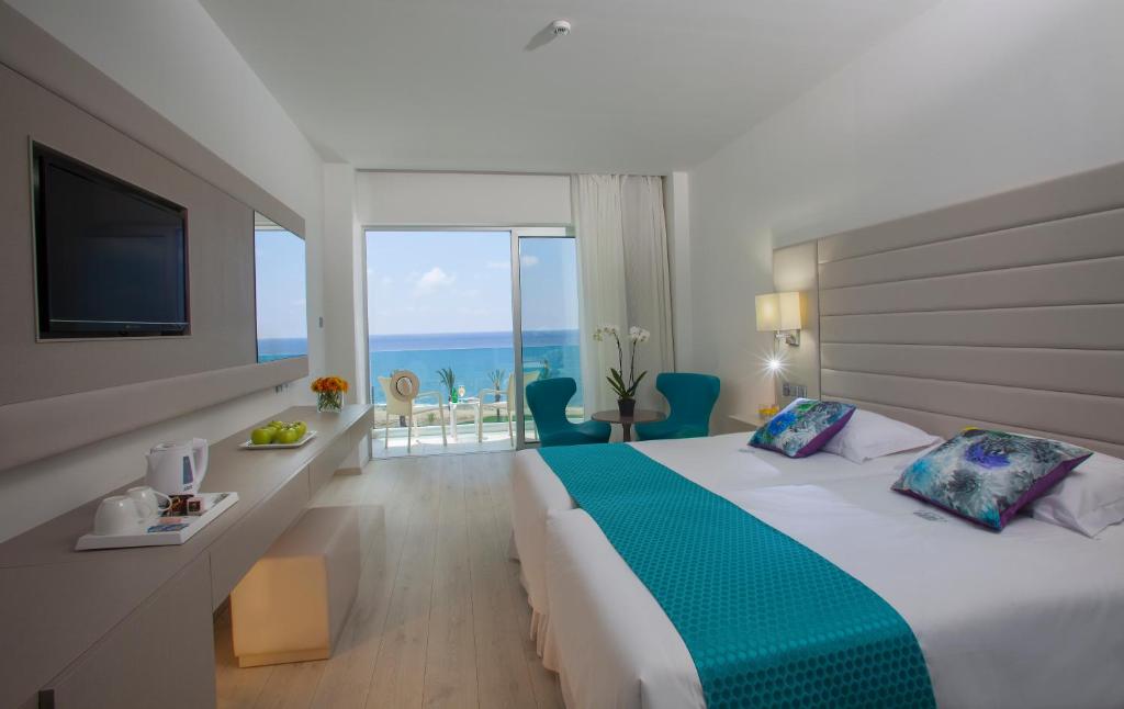 King Evelthon Beach Hotel & Resort - 优质房间，前海景
