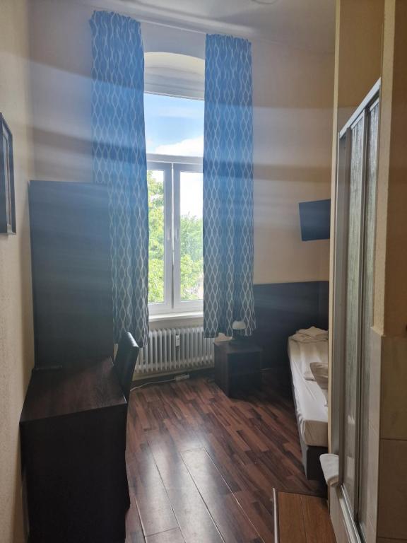 Postel nebo postele na pokoji v ubytování Hotel Am Stuttgarter Eck