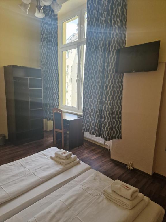 Postel nebo postele na pokoji v ubytování Hotel Am Stuttgarter Eck