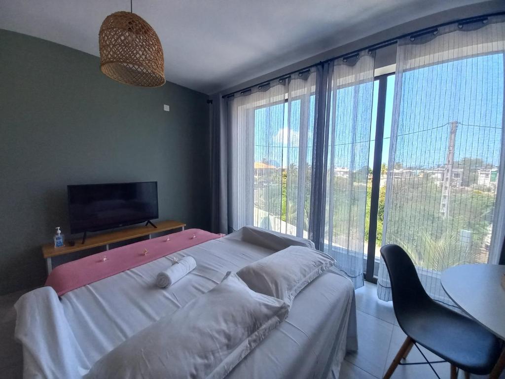 Postel nebo postele na pokoji v ubytování Bois Mapou Self Catering Apartments Unit 204