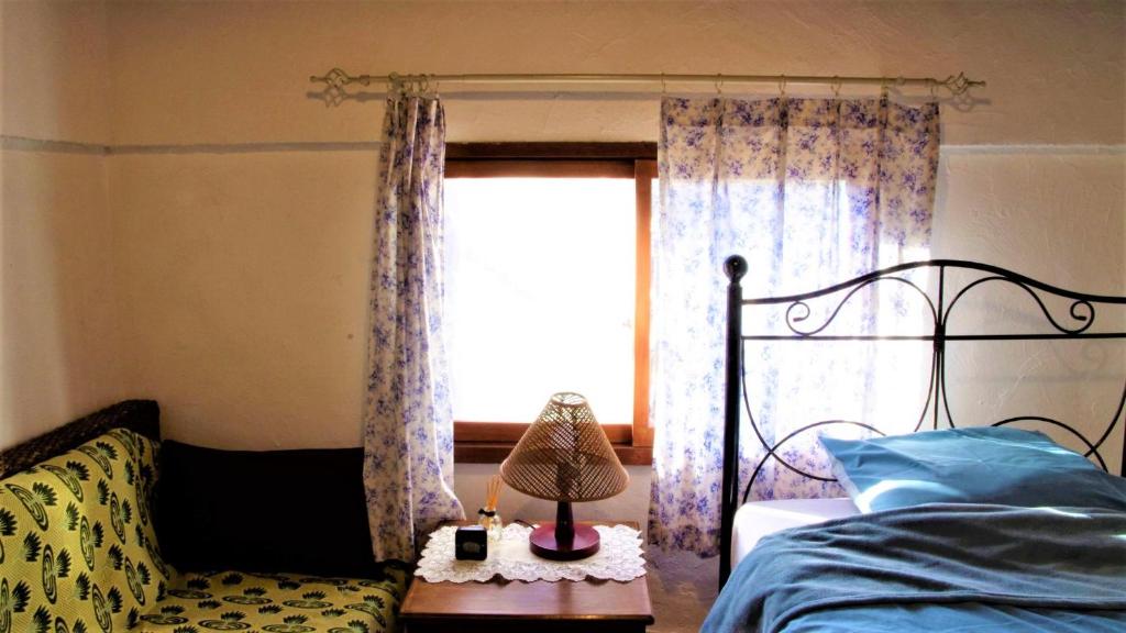 Postel nebo postele na pokoji v ubytování Gallery HARA and guest house