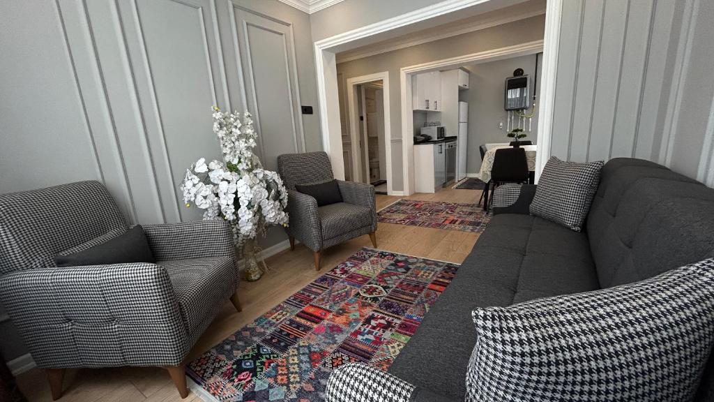 a living room with a couch and chairs at KELES HOME in Trabzon