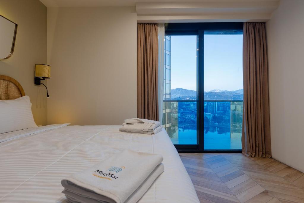 Postel nebo postele na pokoji v ubytování MiraMar Luxury Residences