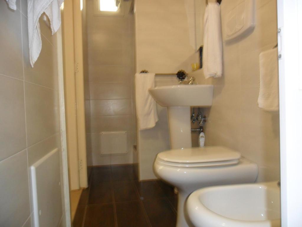 A bathroom at La Stanza Alternativa