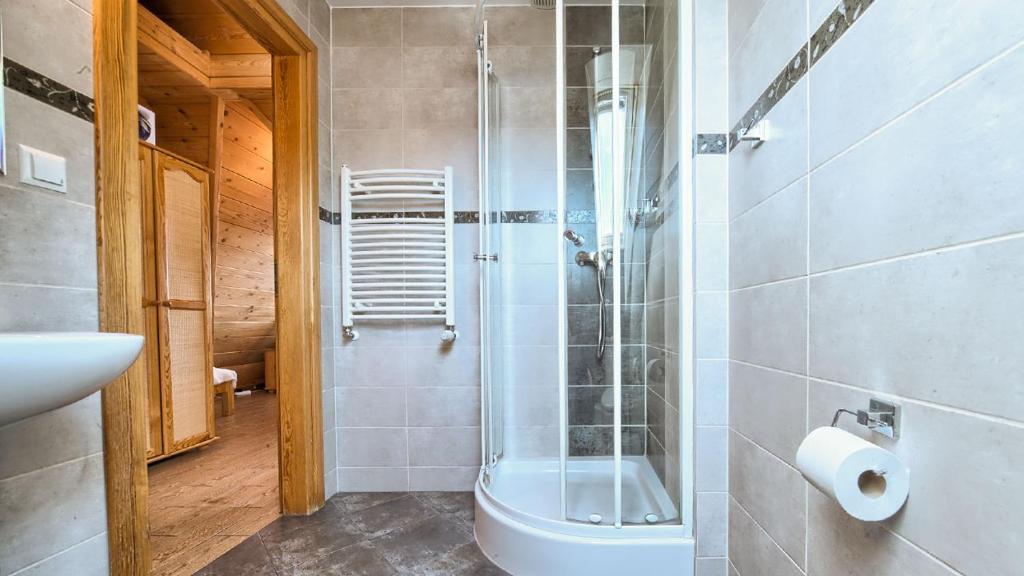 Kúpeľňa v ubytovaní VisitZakopane - City Apartments