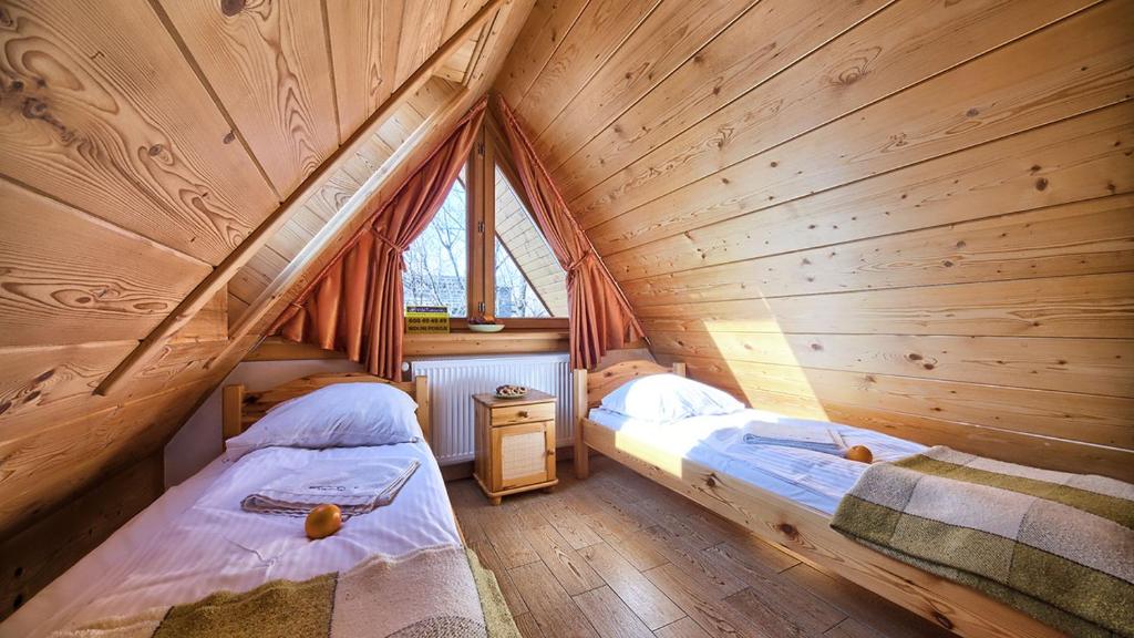 Posteľ alebo postele v izbe v ubytovaní VisitZakopane - City Apartments