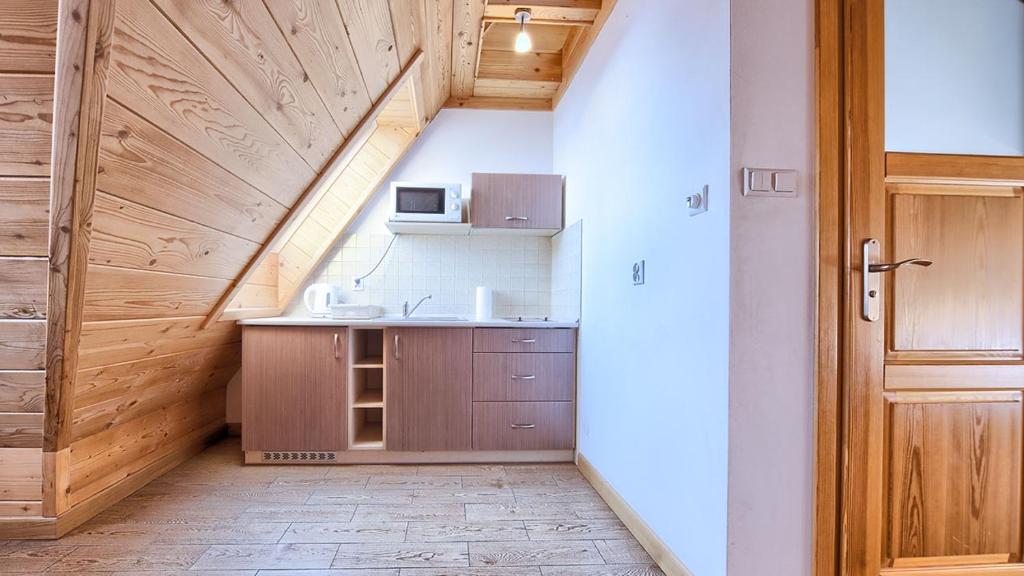 Kuchyňa alebo kuchynka v ubytovaní VisitZakopane - City Apartments