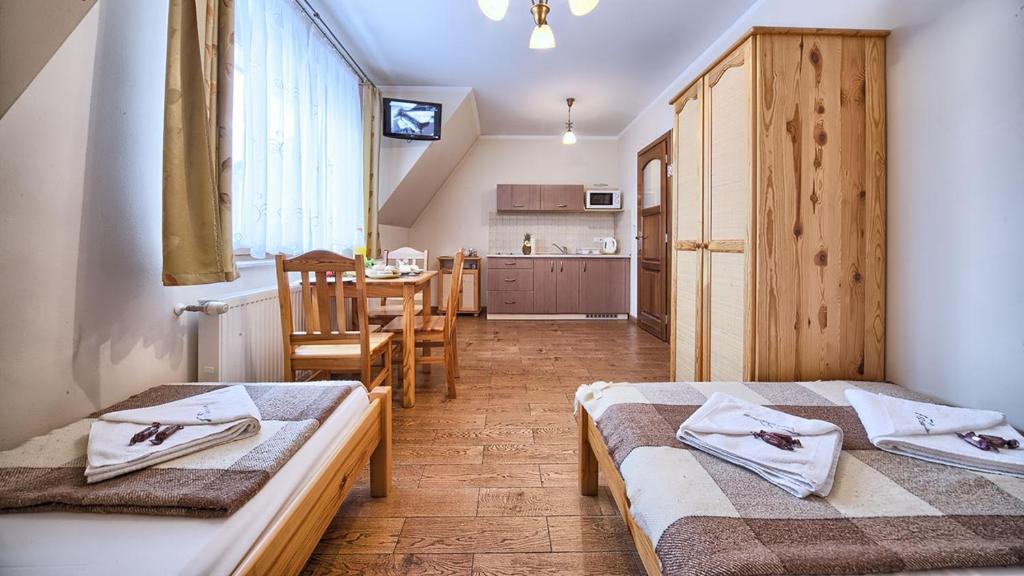 Posteľ alebo postele v izbe v ubytovaní VisitZakopane - City Apartments