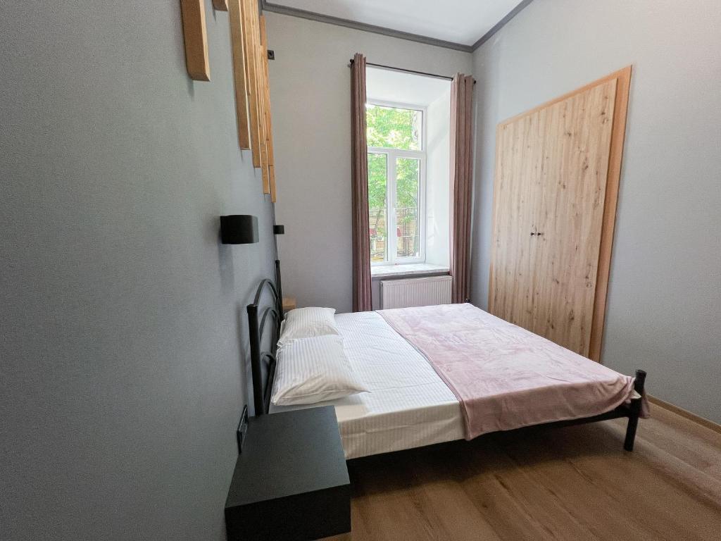 Postel nebo postele na pokoji v ubytování Apartments White Pearl Sadova