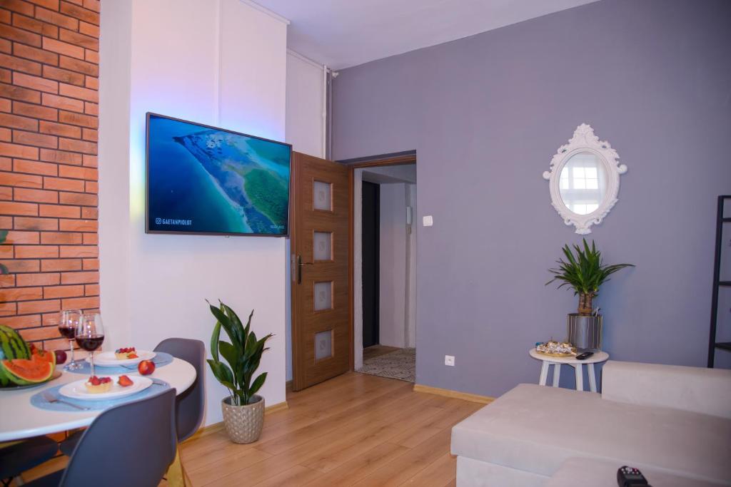 Televízia a/alebo spoločenská miestnosť v ubytovaní Maya's Flats & Resorts 19 & 20 - Ogarna