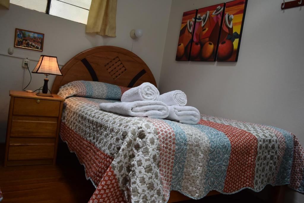 Ένα ή περισσότερα κρεβάτια σε δωμάτιο στο Carlos Guest House 1 Cusco