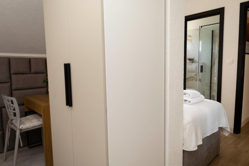 Postel nebo postele na pokoji v ubytování Lučica, Luxury Rooms By the Sea