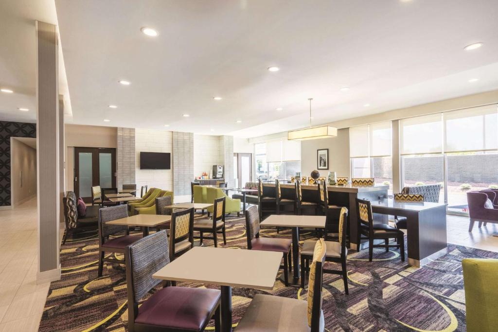 La Quinta by Wyndham Memphis Downtown photo