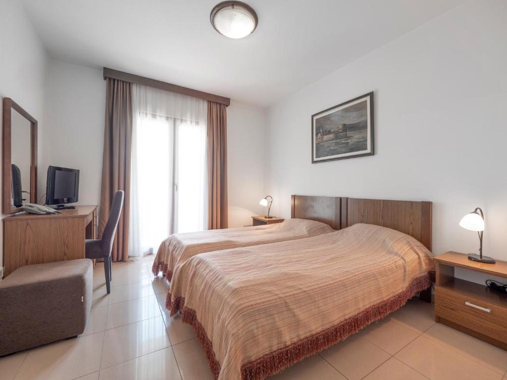 Apartments Butua - 10