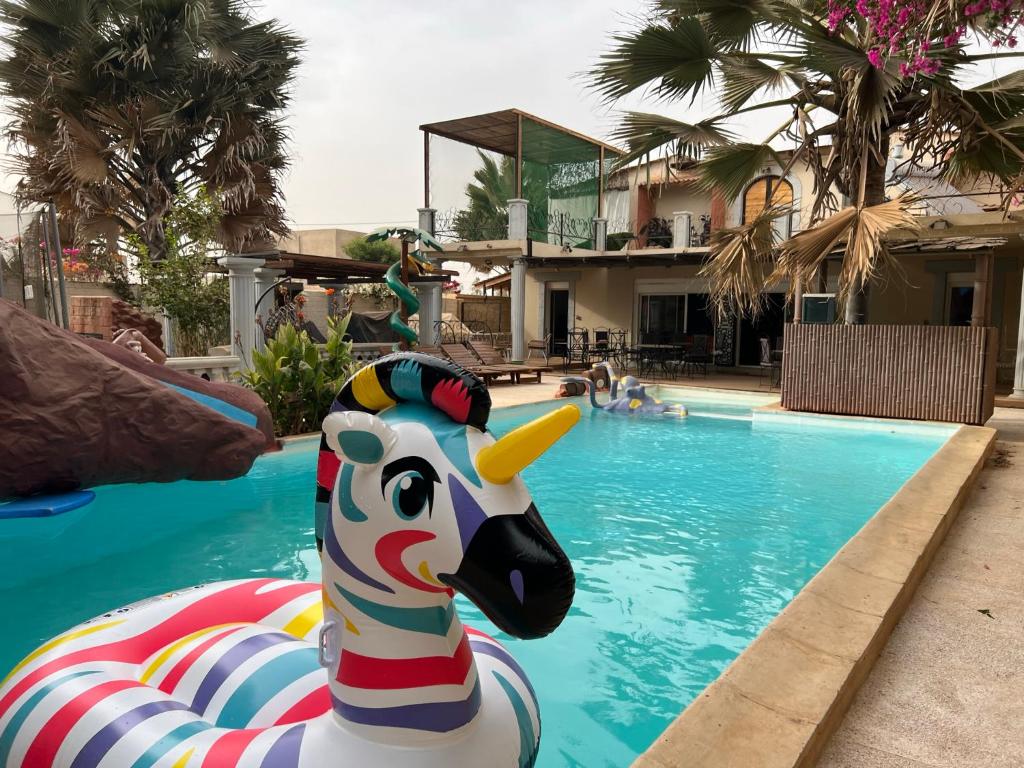 Πισίνα στο ή κοντά στο Chez Lilie Maison d'hôtes à Saly