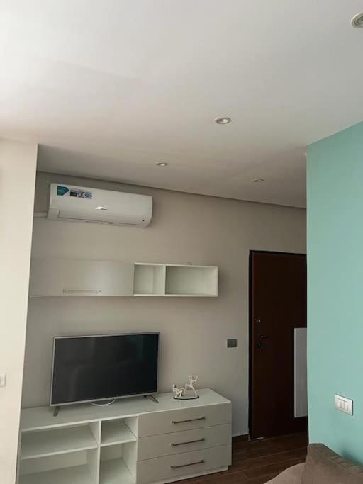 Großzügige Wohnung in zentraler Lage mit Balkon - Image 9