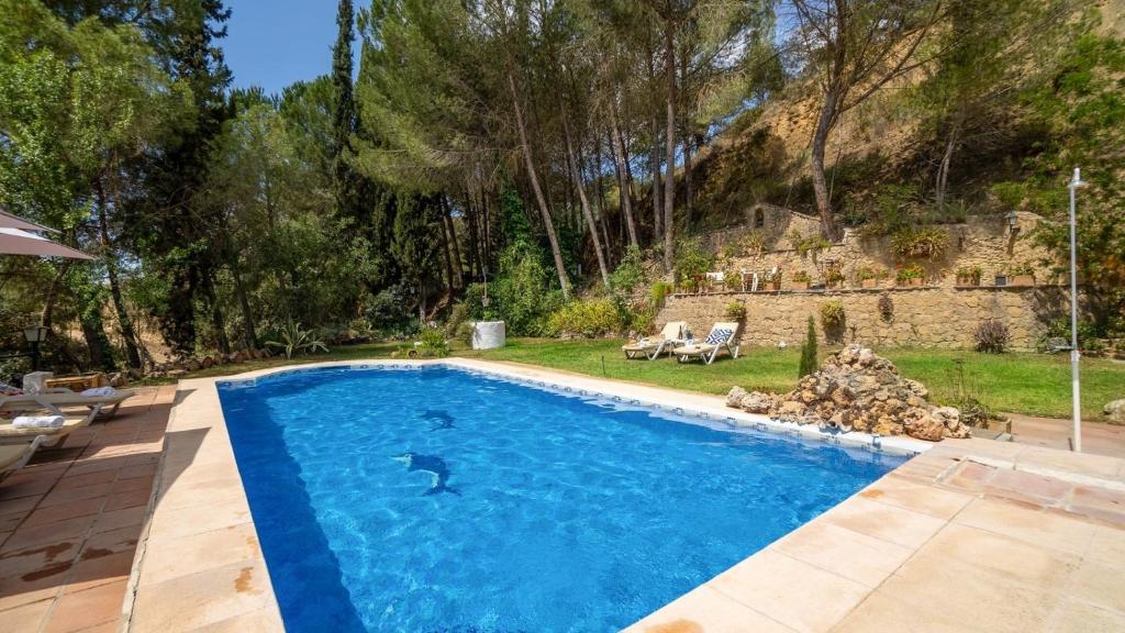 Bazén v ubytování Casa La Pedra Ronda by Ruralidays nebo v jeho okolí