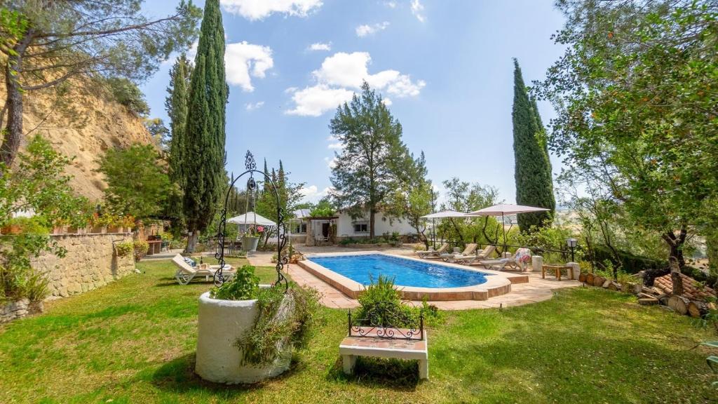 Bazén v ubytování Casa La Pedra Ronda by Ruralidays nebo v jeho okolí