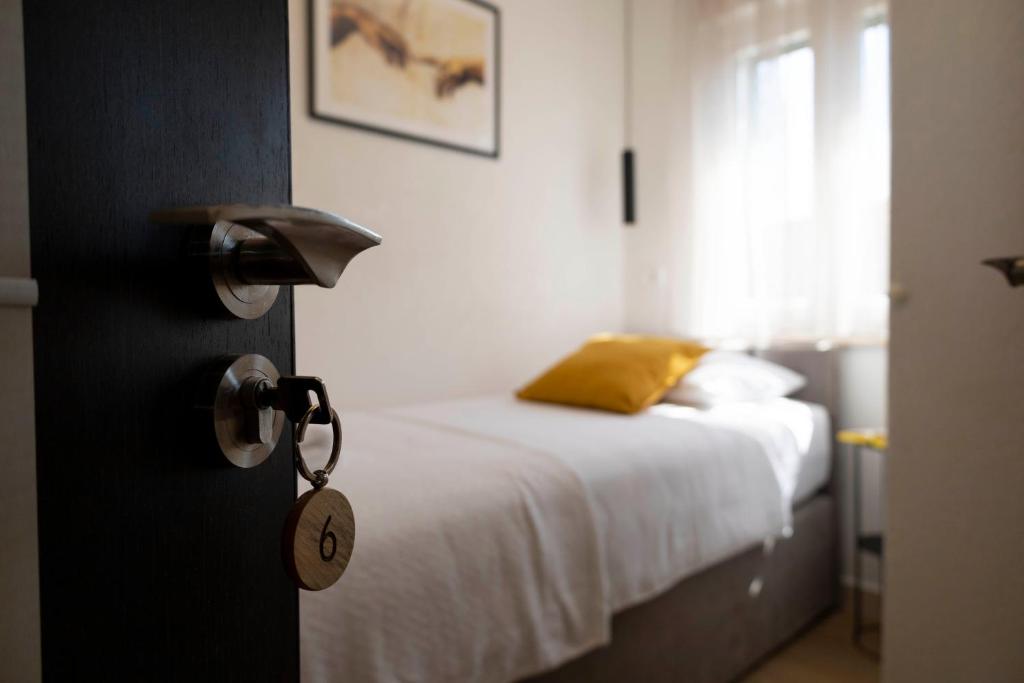 Postel nebo postele na pokoji v ubytování Lučica, Luxury Rooms By the Sea