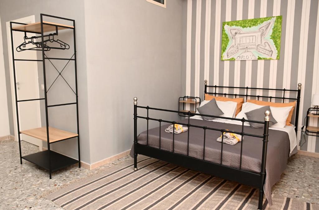 Postel nebo postele na pokoji v ubytování B&B Carlo V - House Hotel