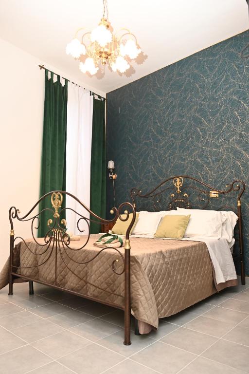 a bedroom with a bed and a green wall at B&B Carlo V - House Hotel in Capua